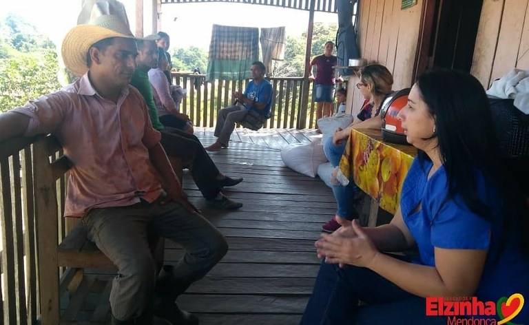 Elzinha Mendonça visita moradores da Transacreana — Câmara Municipal de Rio Branco