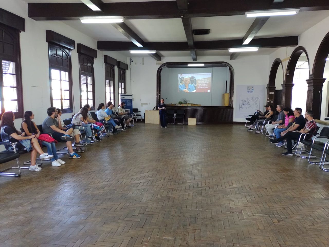 Mês do Patrimônio: visitantes conhecem a rota industrial da Vila Arens