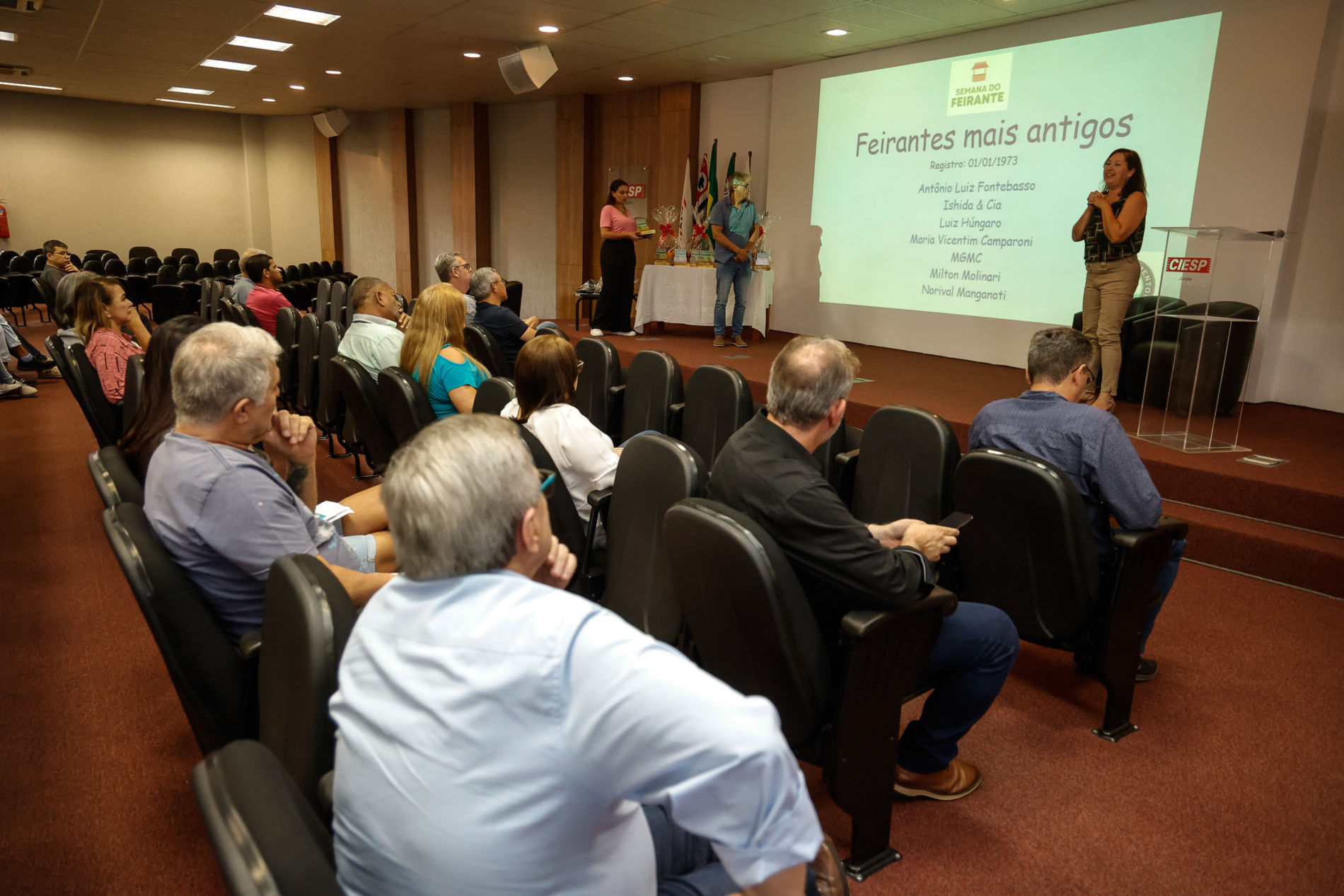 Semana do Feirante 2023 tem palestras e homenagens aos profissionais