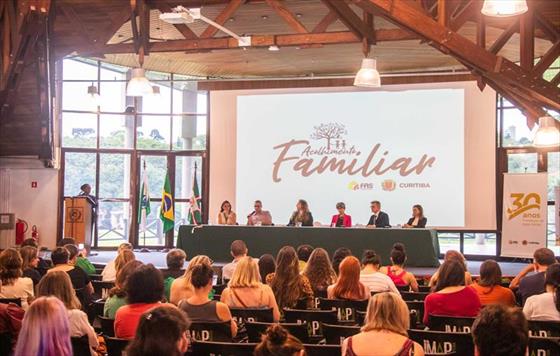 Acolhimento familiar transforma vidas de crianas e adolescentes