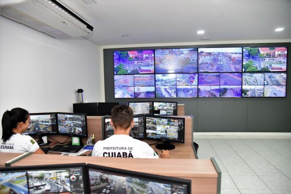 Prefeitura de Cuiab | Prefeitura de Cuiab utiliza 43 cmeras no Centro de Controle Operacional para monitorar e garantir a fluidez no trfego urbano