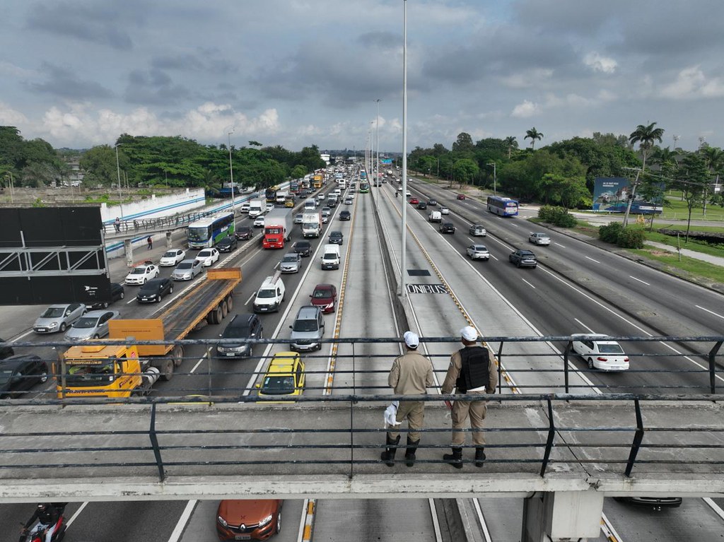 Guarda Municipal implanta reforço aéreo na fiscalização do BRT Transbrasil - Prefeitura da Cidade do Rio de Janeiro