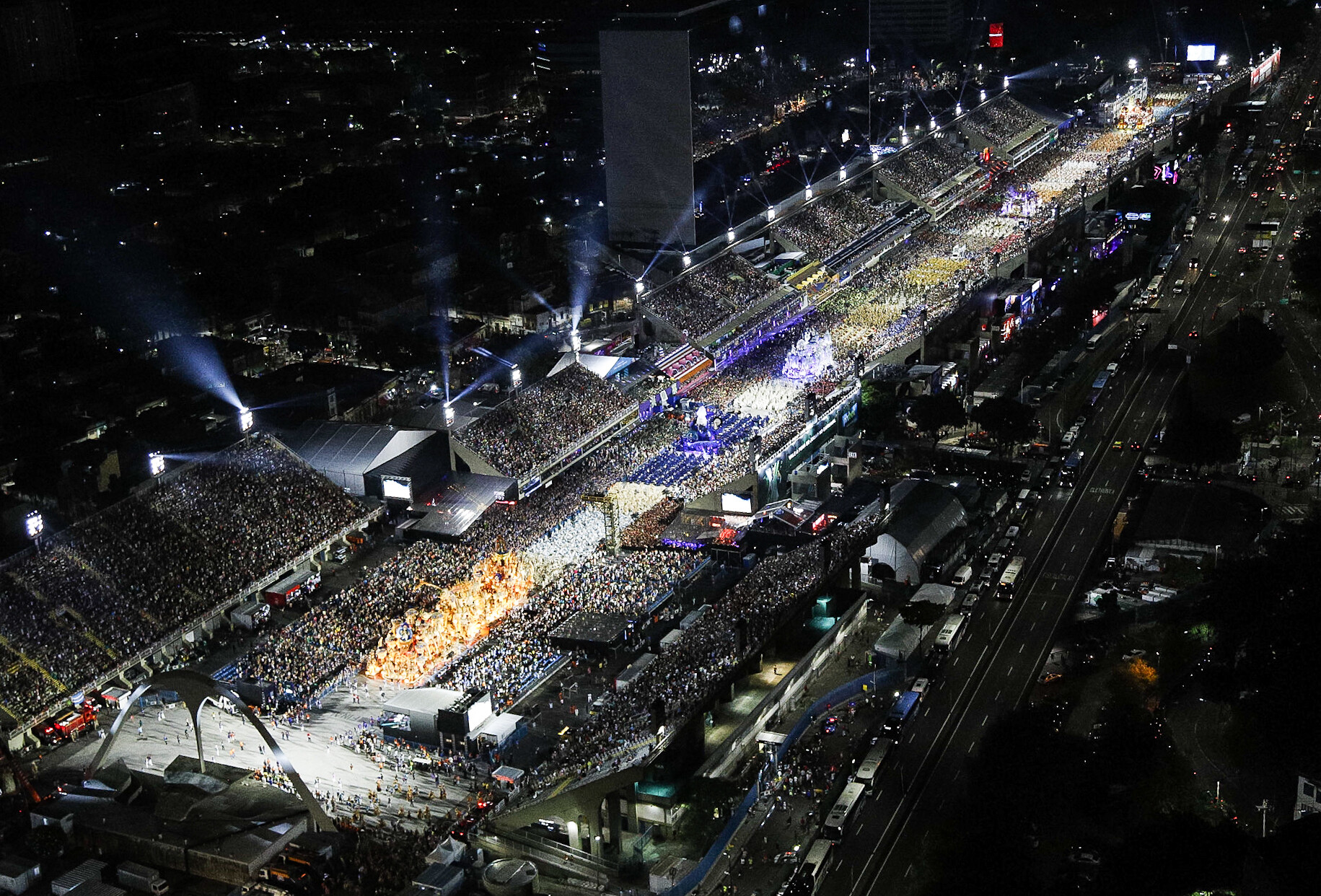 Luzes na Passarela do Samba foram o destaque nos desfiles do Carnaval 2024 - Prefeitura da Cidade do Rio de Janeiro